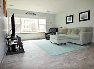 318 57th St UNIT 102, Kenosha, WI 53140