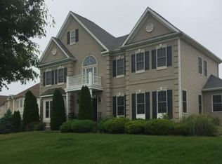 22 Stream Bank Dr, Freehold, NJ 07728