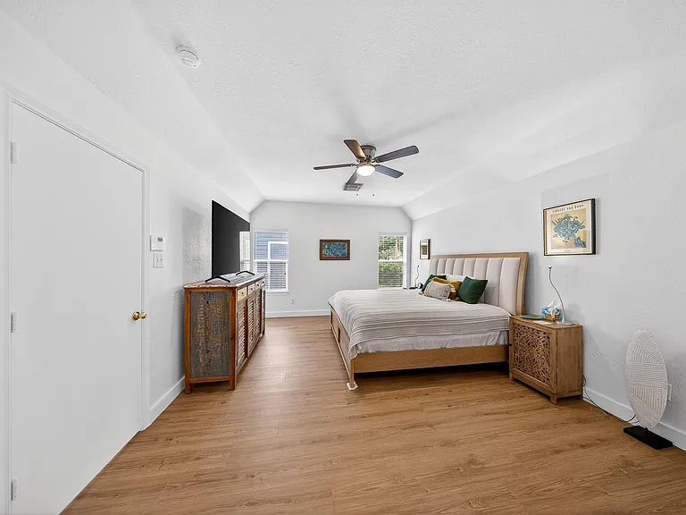 1318 Dennis St — Photo 16