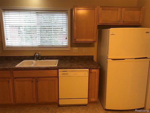 4th image of 28349 Carlton Way Dr