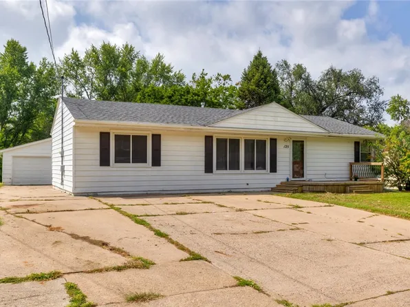 125 Marlou Pkwy, Des Moines, IA 50320