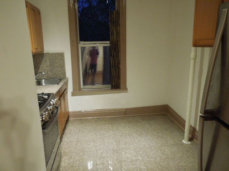 1st image of 754 Washington Ave APT 3R
