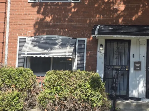 8457 S Bennett Ave, Chicago, IL 60617