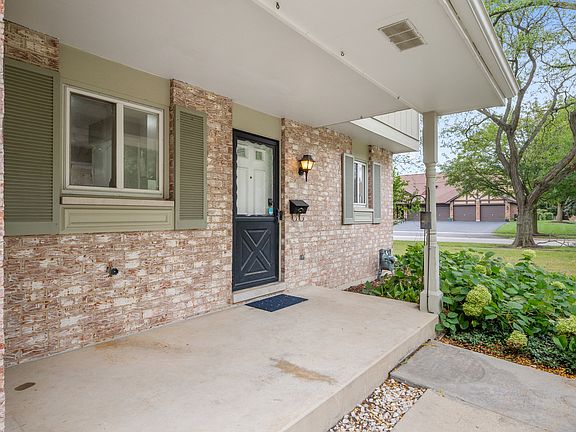 3rd image of 1502 Johnstown Ct