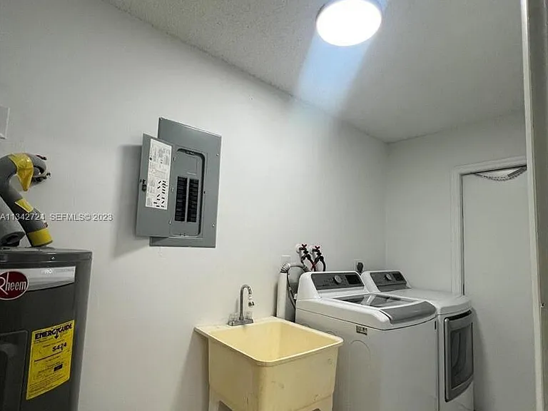 19420 Carolina Cir — Photo 12