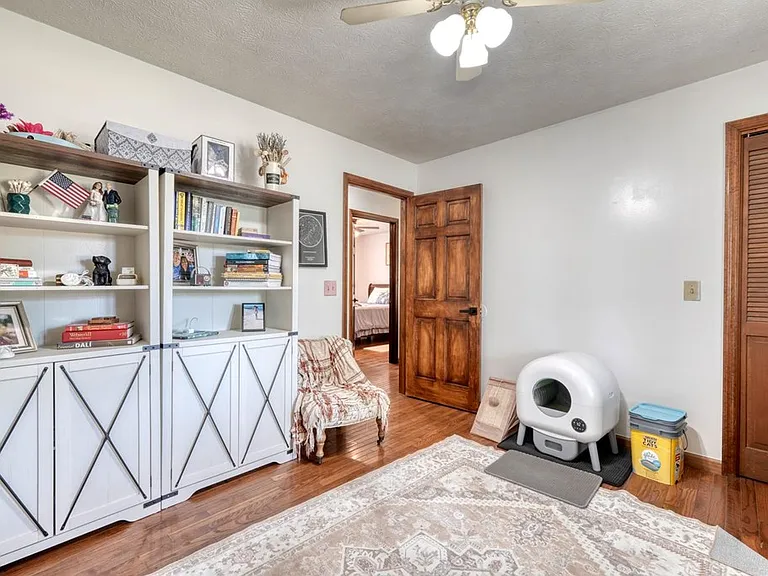 1085 Jones Creek Rd — Photo 30