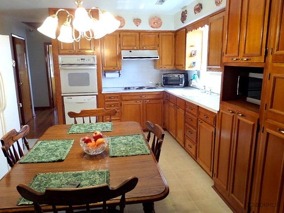 3rd image of 4401 Rainbow Cir