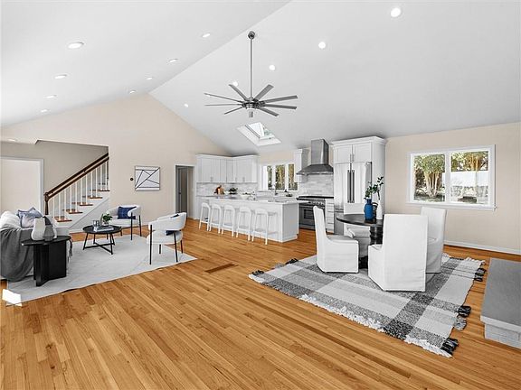 5th image of 95 Holman St