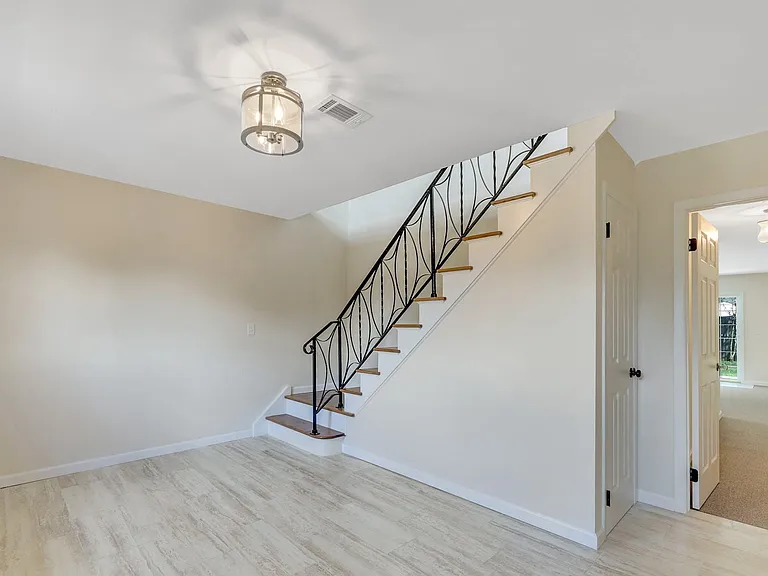 192 Maywood Ave — Photo 4