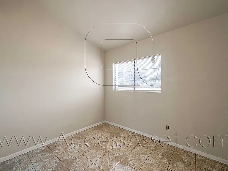 23865 Goetz Dr — Photo 11