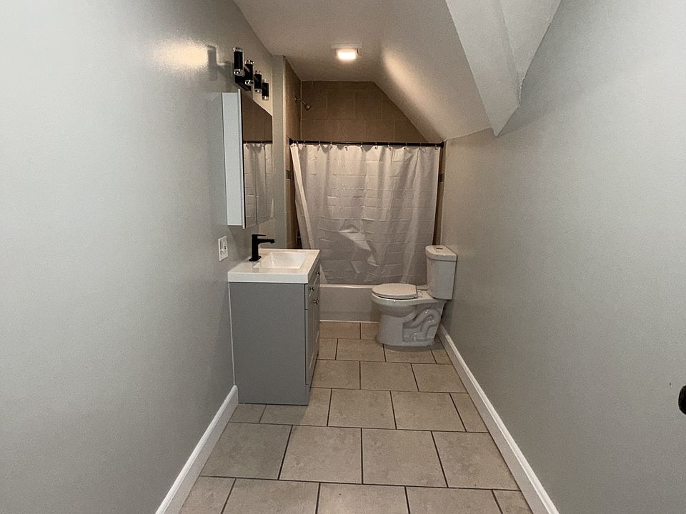 1st image of 599 Elm St #3