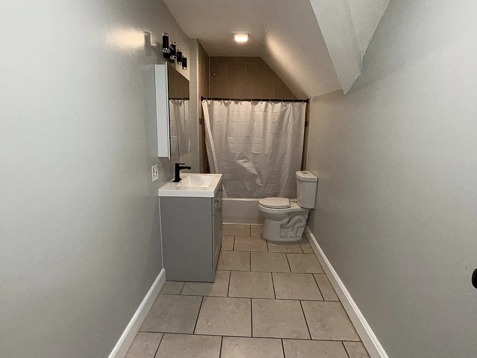 599 Elm St #3