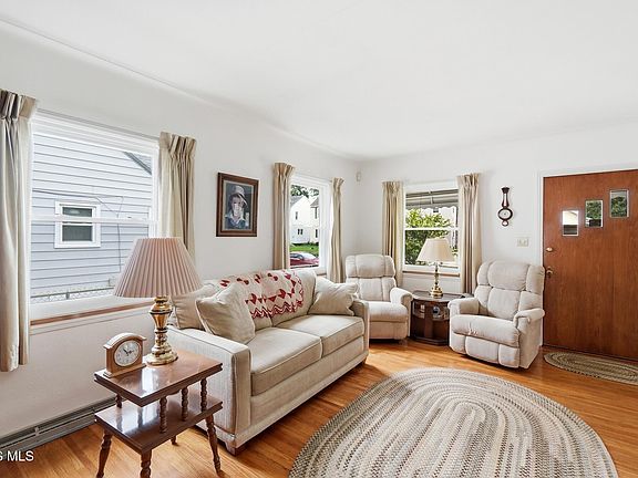 3rd image of 2660 Oak Grove Pl