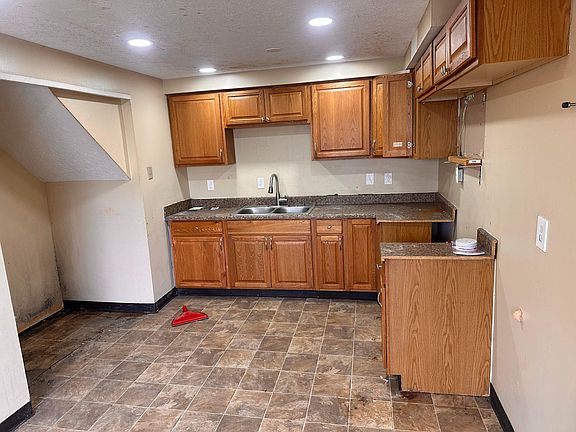 3rd image of 660 Cherry Hollow Rd #E