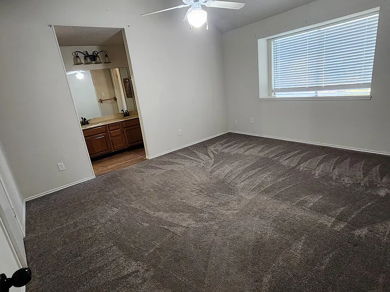 3618 Lake Sunset Ct — Photo 16