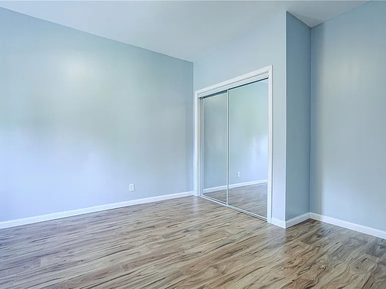 90 Henrietta St #4 — Photo 10