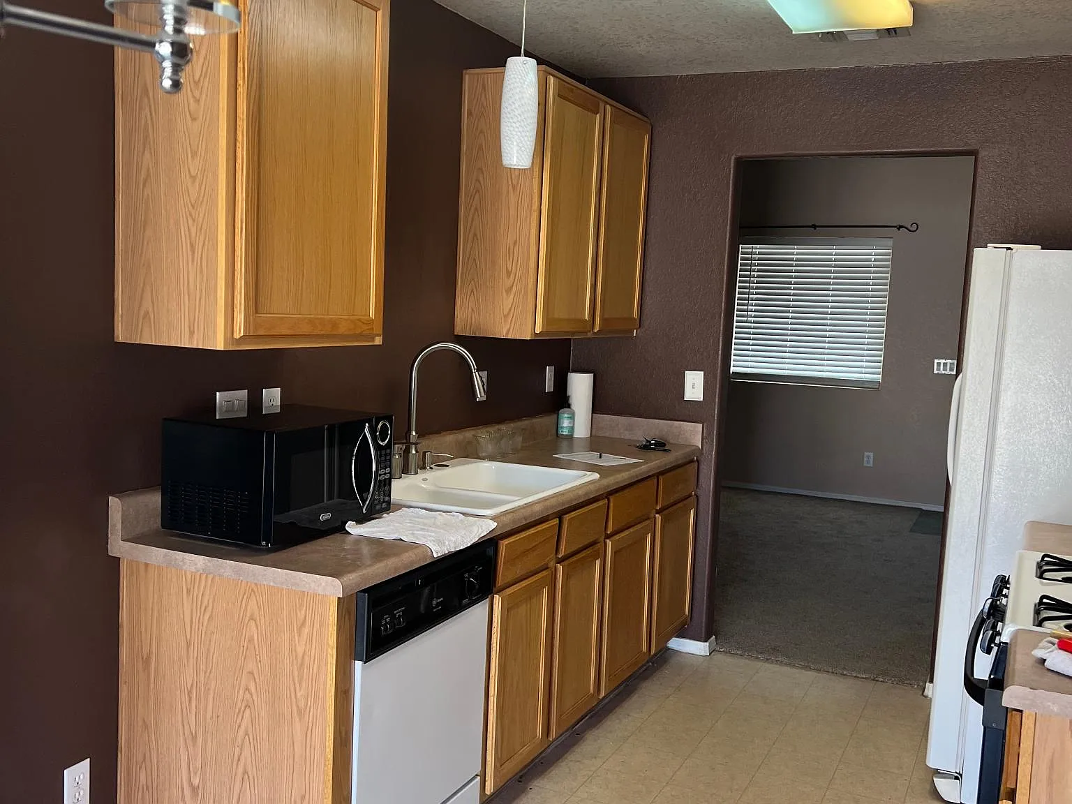 3 bed, 1024 sqft, $1,599 — Photo 3
