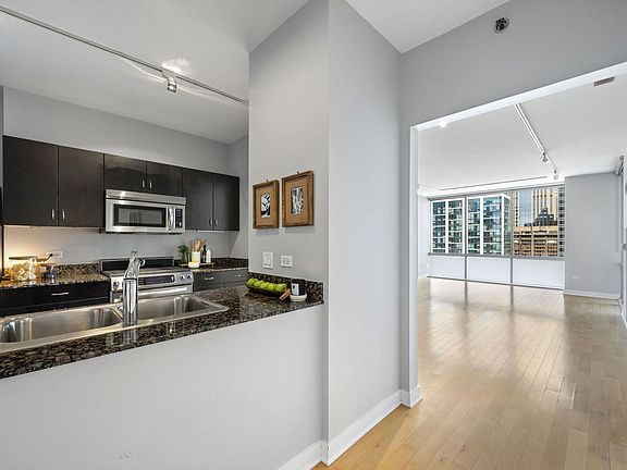 3rd image of 8 E Randolph St Unit 3202