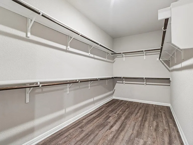 616 Sigourney Way — Photo 11