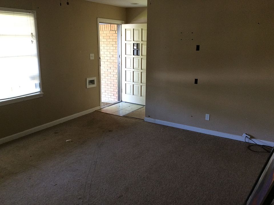 1st image of 820 Sandell Dr