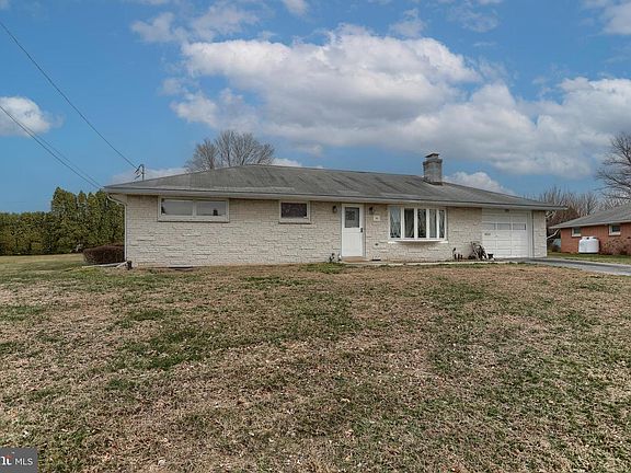 2nd image of 905 Skyline Dr