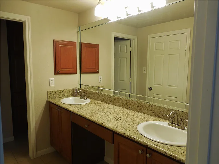 2255 Braeswood Park Dr #218 — Photo 15