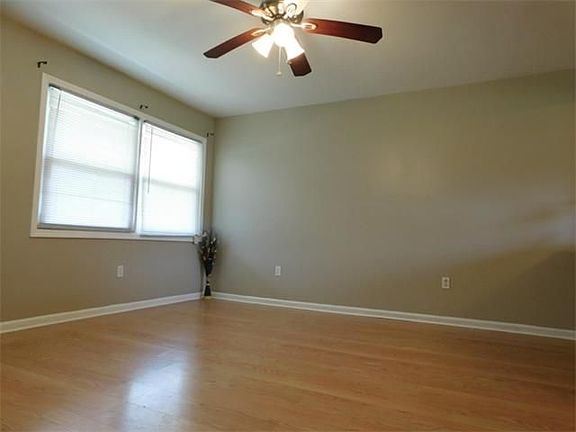 3rd image of 2512 Riverbend Dr