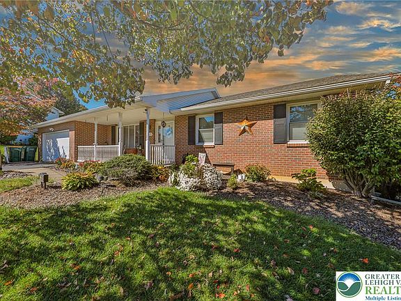3rd image of 1328 Melanie Ln