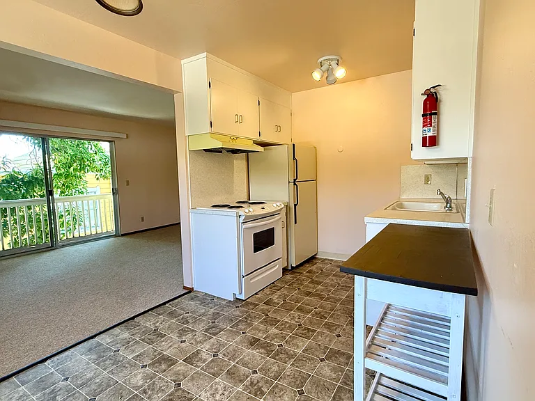 320 Center St #7 — Photo 2