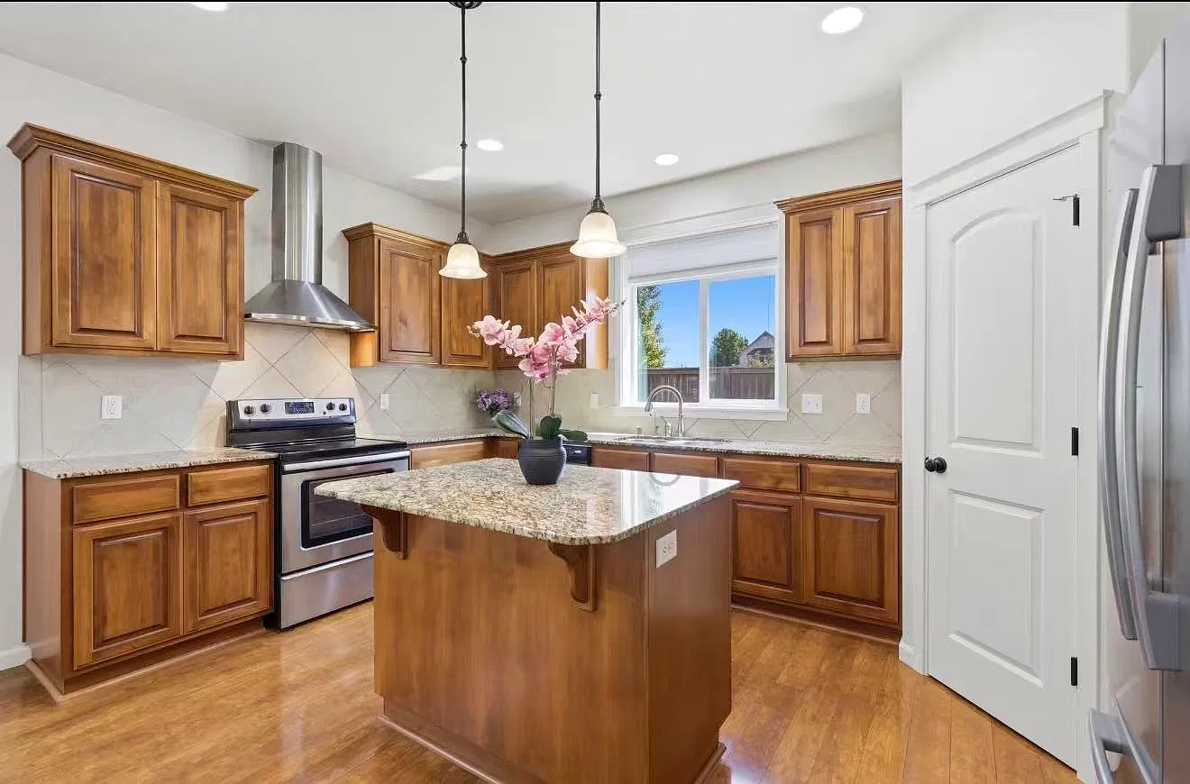 3 bed, 1850 sqft, $2,500 — Photo 3