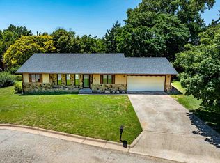 111 Malwood Ct, Arkansas City, KS 67005