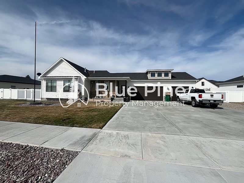 1st image of 1885 Mesa Canyon Dr