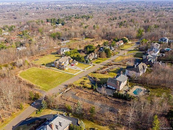 3rd image of 126 Balfour Dr
