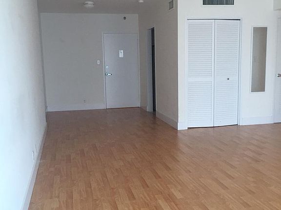 4th image of 1200 West Ave APT Ph20