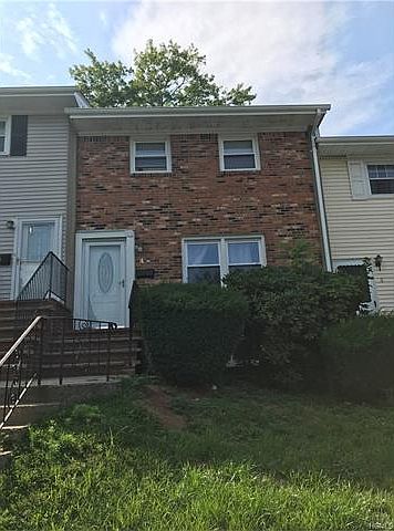 2nd image of 4 Sharon Dr