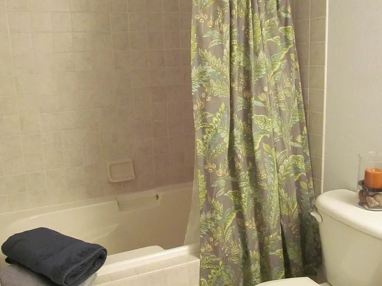 1301 Lake Cir — Photo 4