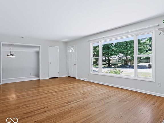 5th image of 811 S Eastside Dr