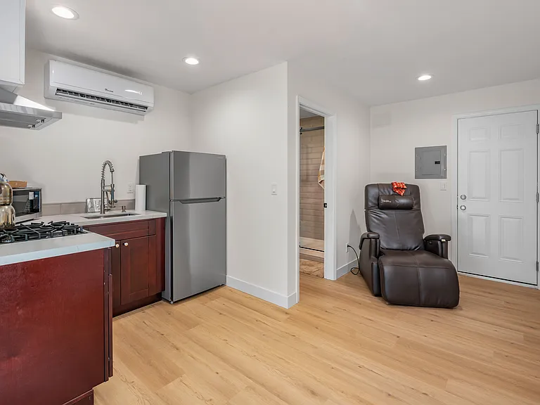 163 E 10th Ave #1 — Photo 6