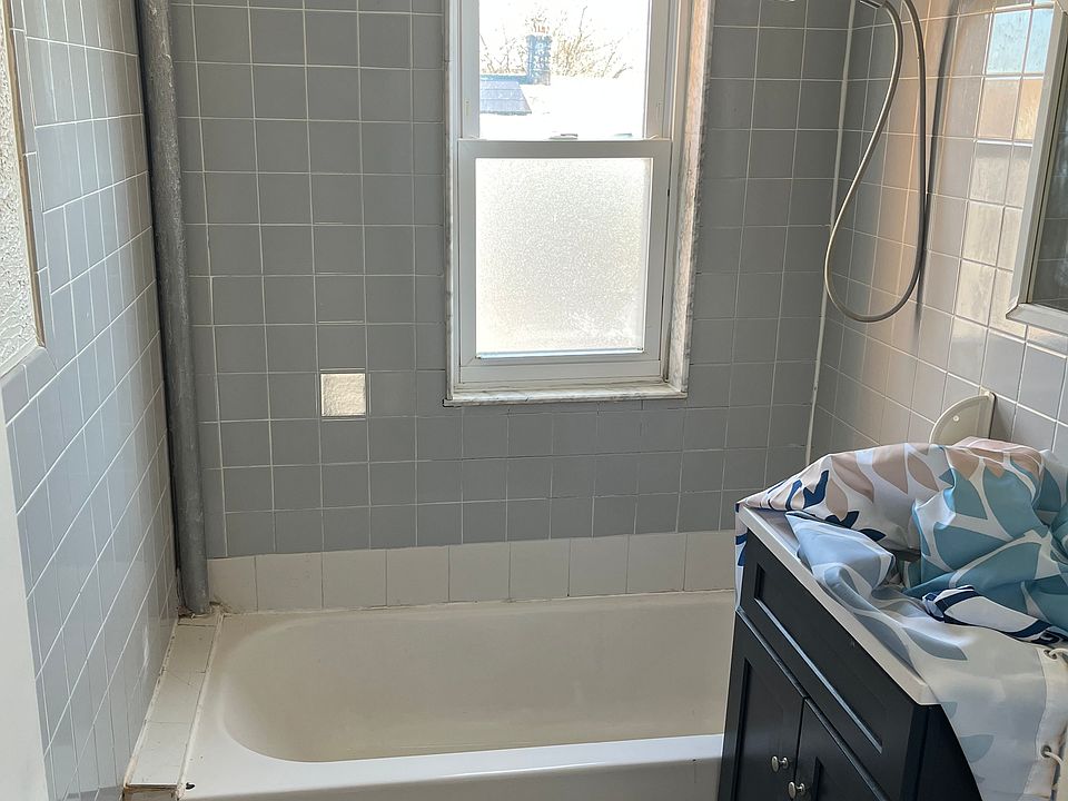 1st image of 936 116th St #2