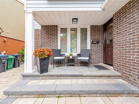 4th image of 6298 Starfield Cres