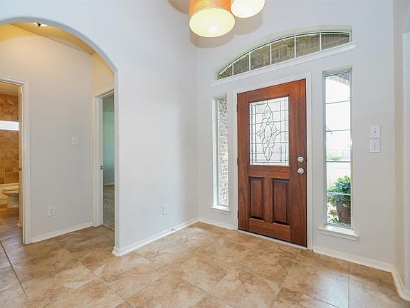 4th image of 2317 Lakeway Dr