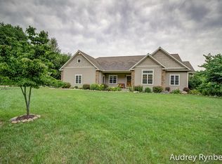 215 E 96th St, Newaygo, MI 49337