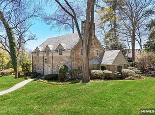 218 Madison Pl, Ridgewood, NJ 07450