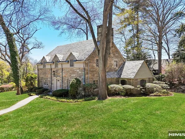 218 Madison Pl, Ridgewood, NJ 07450