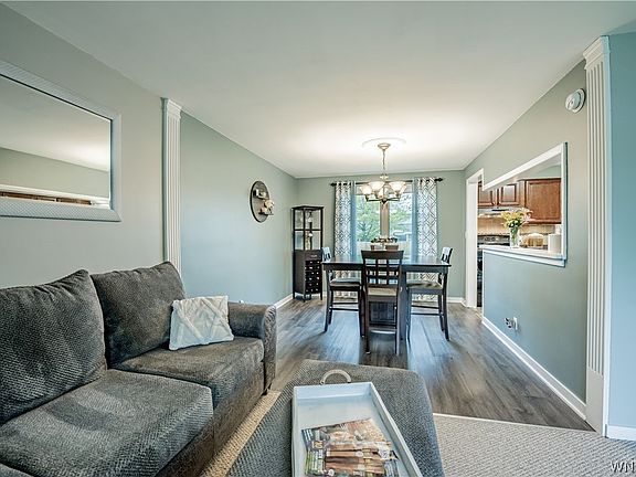 3rd image of 308 Wellington Ave
