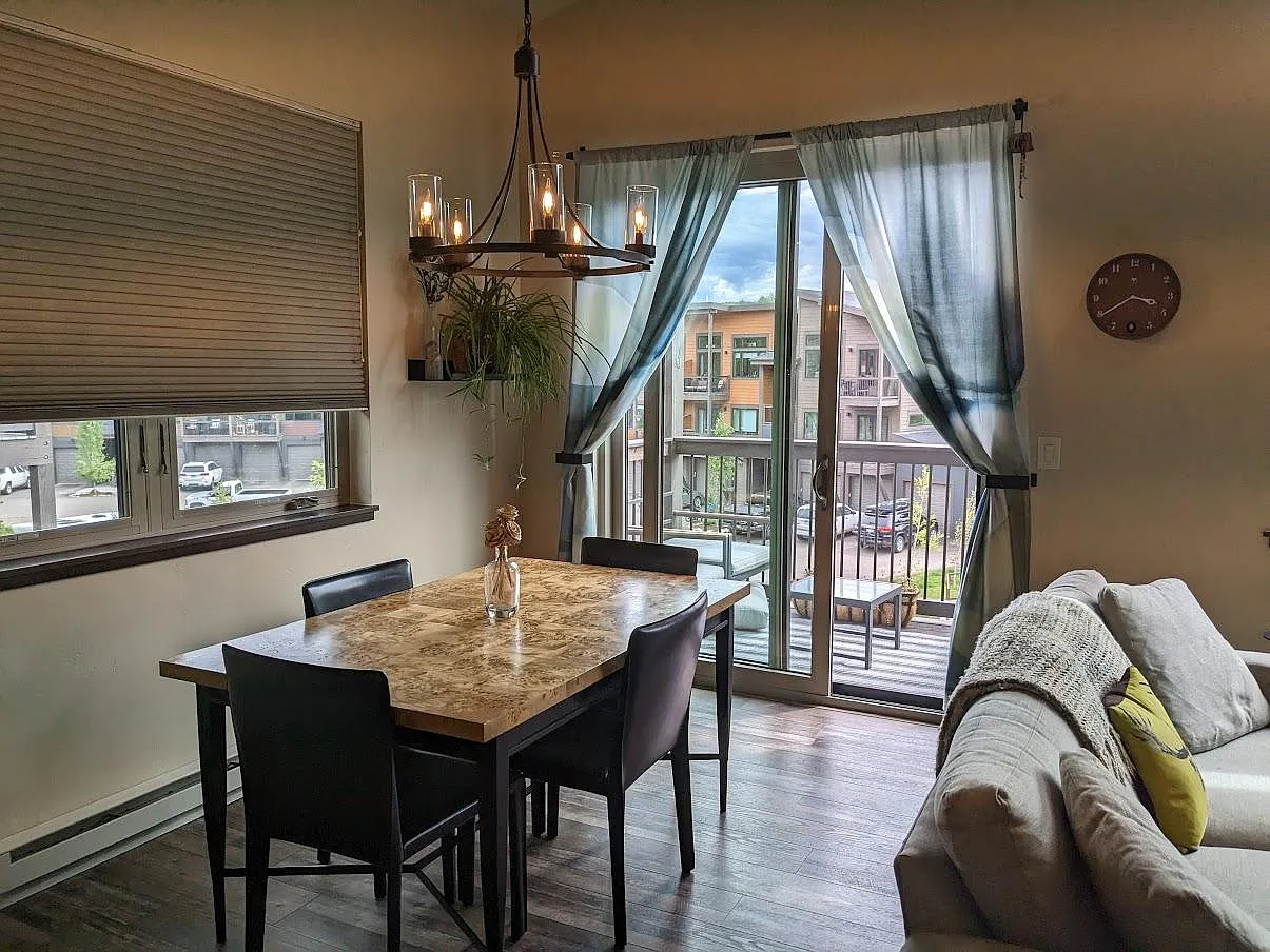 2 bed, 989 sqft, $3,400 — Photo 2