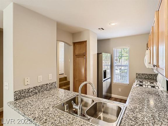 3rd image of 451 Petal Dew Ave