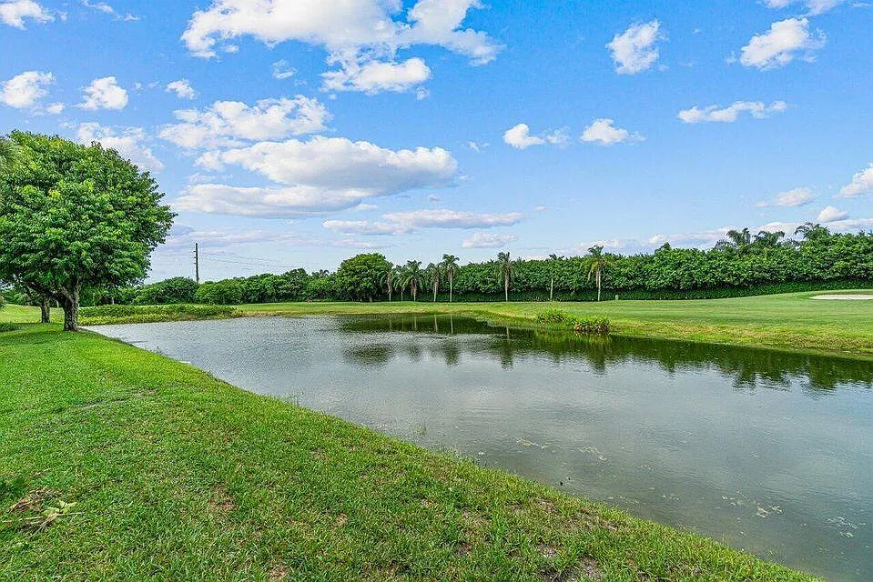 3 bed, 2.0 bath, 1800 sqft, $3,500 — Photo 2