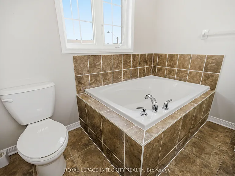 354 Rolling Meadow Cres — Photo 17
