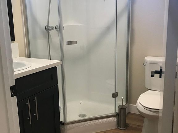 5th image of 404 Concord St APT 1